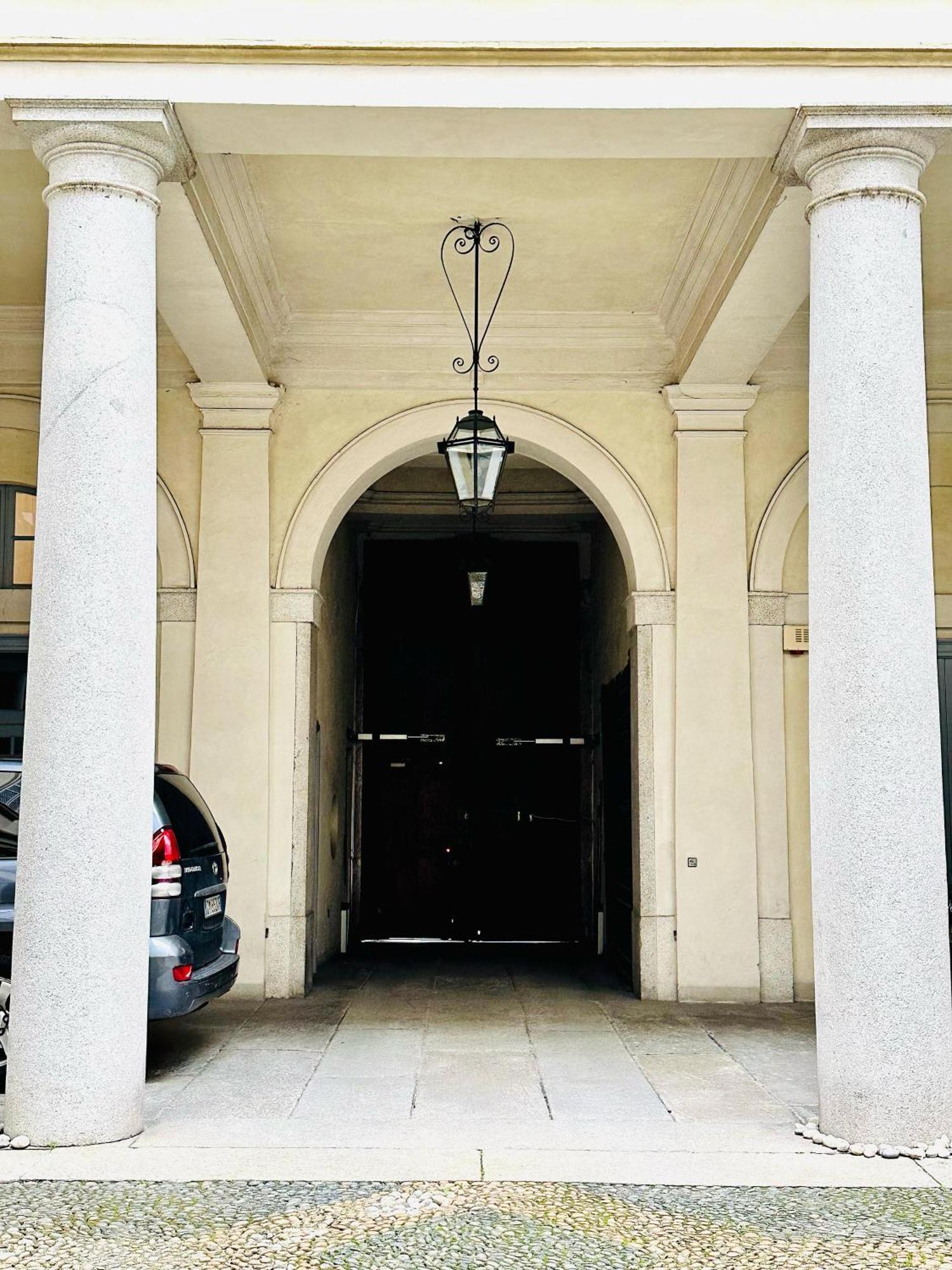 Nerino House, Elegante E Tranquillo Appartamento A 5 Minuti Dal Duomo Milano Dış mekan fotoğraf