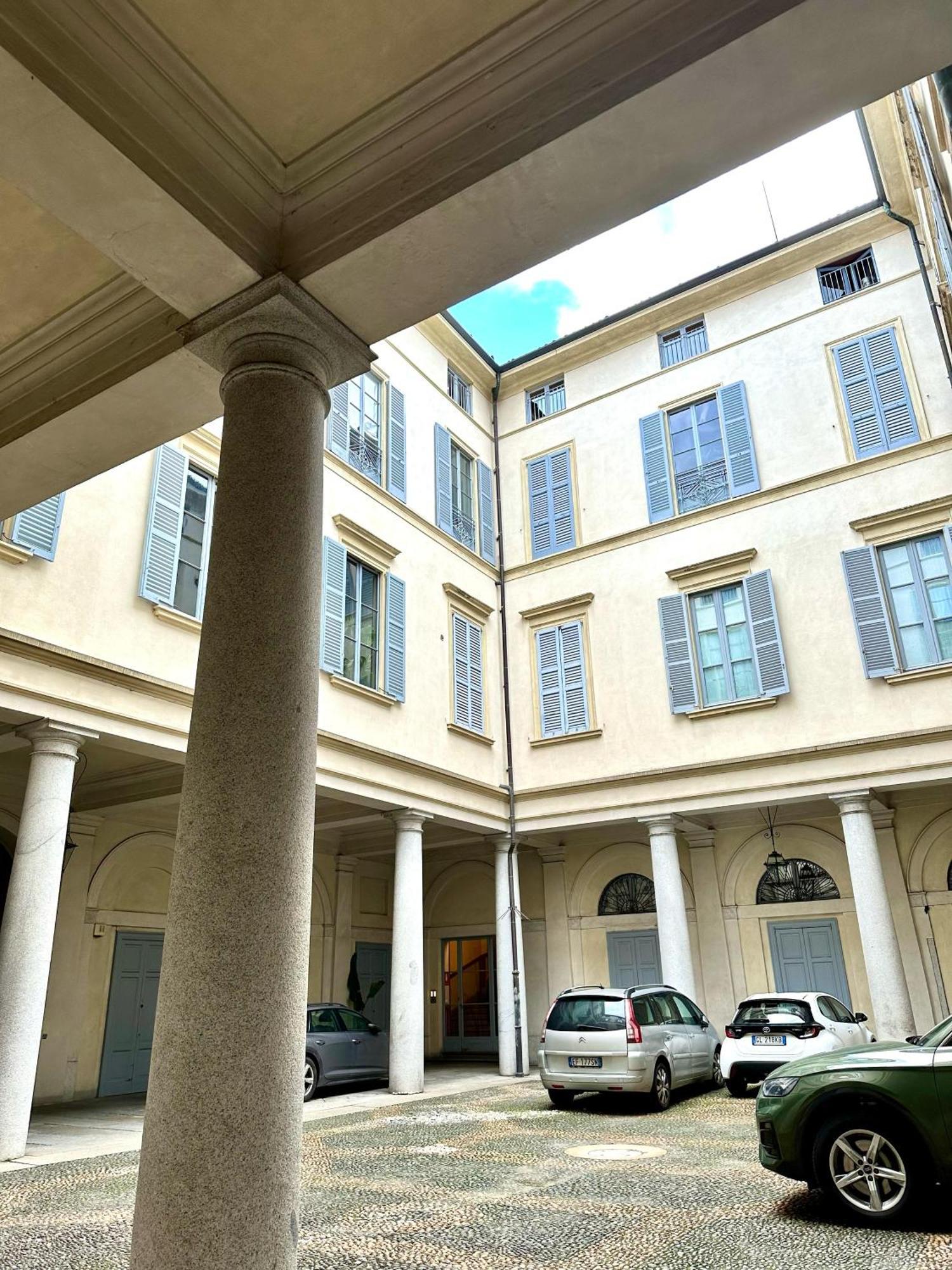 Nerino House, Elegante E Tranquillo Appartamento A 5 Minuti Dal Duomo Milano Dış mekan fotoğraf